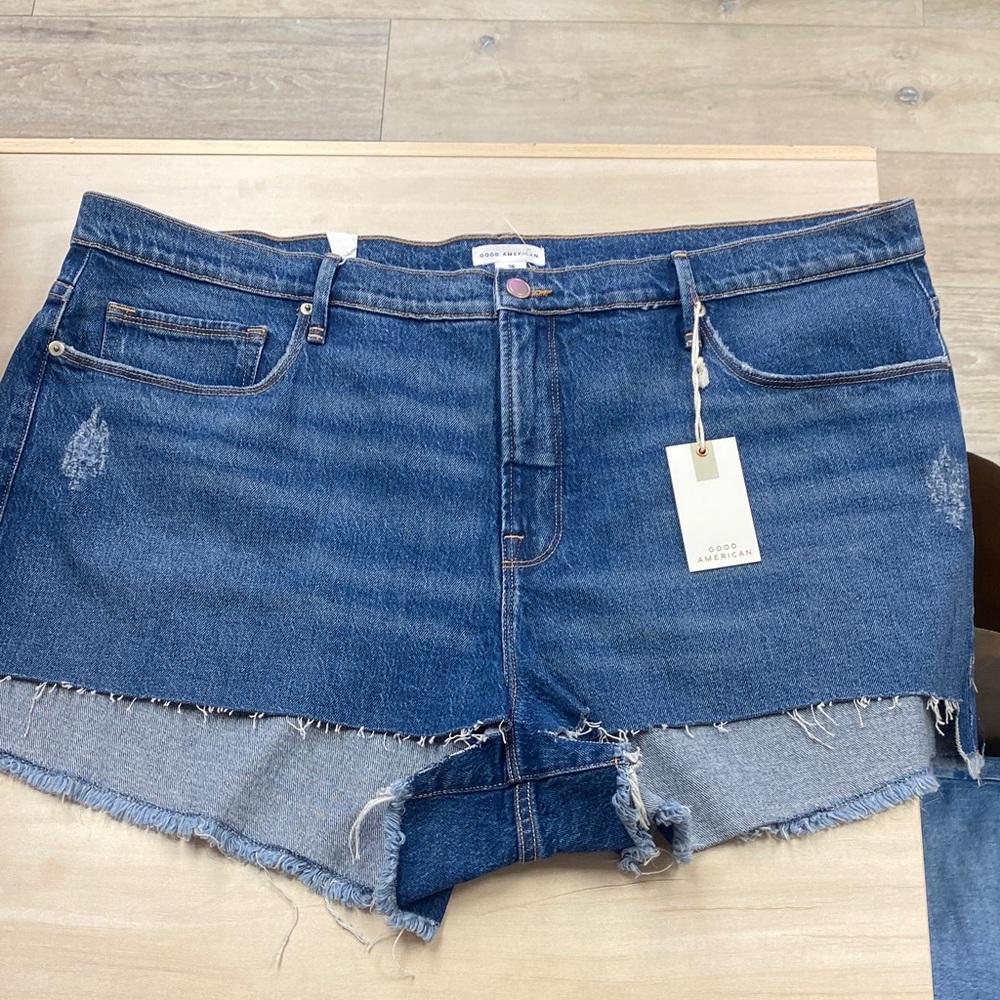 Good American Blue Jean Shorts sz 18 NWT